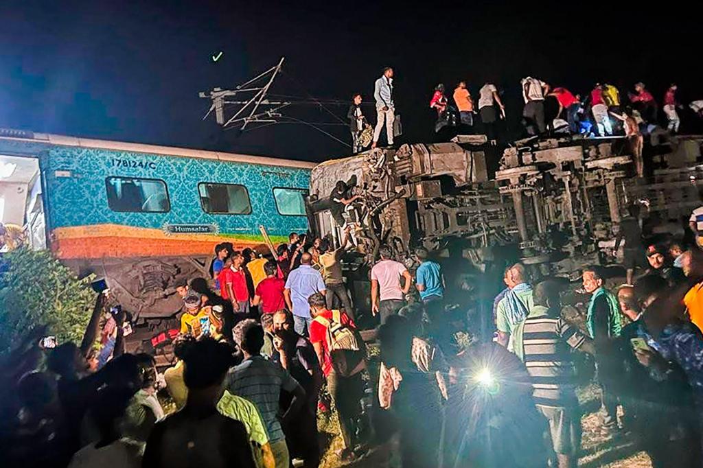Descarrilamento de comboio na Índia (AP)