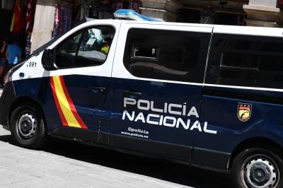 Agente da polícia espanhola afastada por passar informações ao namorado que deveria investigar - TVI