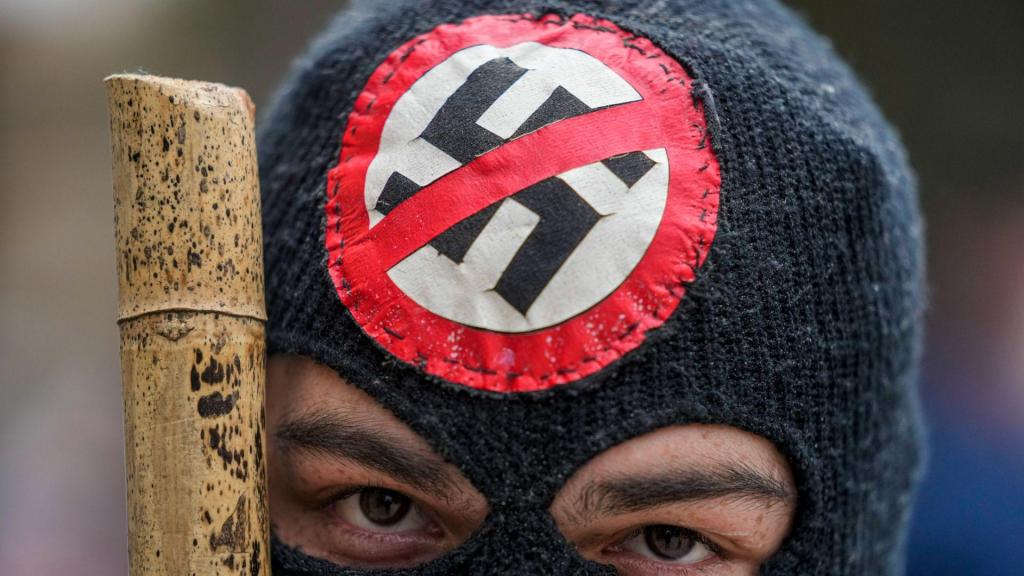Suástica, símbolo nazi (AP Photo/Esteban Felix)