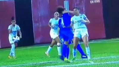 VÍDEO: jogo de futebol feminino transformado em combate de boxe - TVI