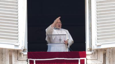 "Que o Mediterrâneo nunca mais seja cenário de morte e desumanidade".  Papa Francisco pede "ajuda e assistência" para migrantes - TVI