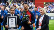 Cristiano Ronaldo antes do Islândia-Portugal, jogo em que atingiu as 200 internacionalizações (HALLDOR KOLBEINS/AFP via Getty Images)