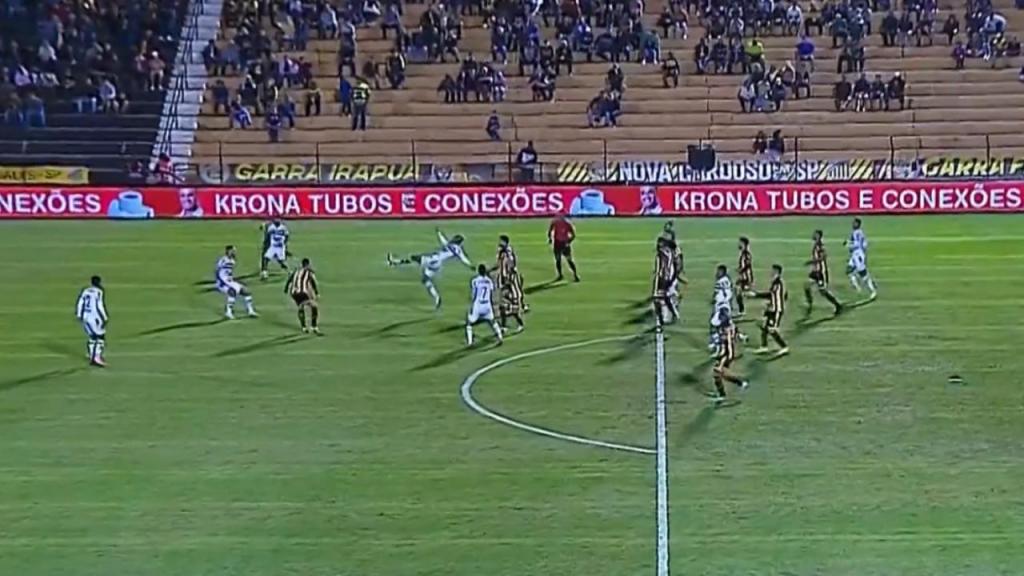 Golaço de Guilherme Madruga pelo Botafogo-SP na noite de terça-feira (GloboEsporte)