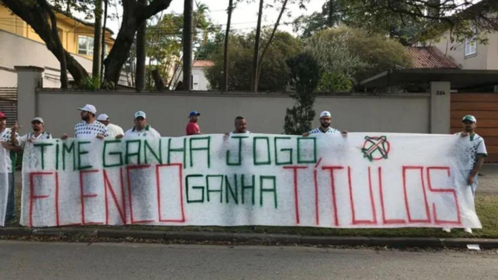 Adeptos do Palmeiras exigem mais reforços para a equipa de Abel Ferreira