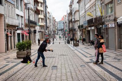 Câmara do Porto quer que animadores de rua paguem licença - TVI