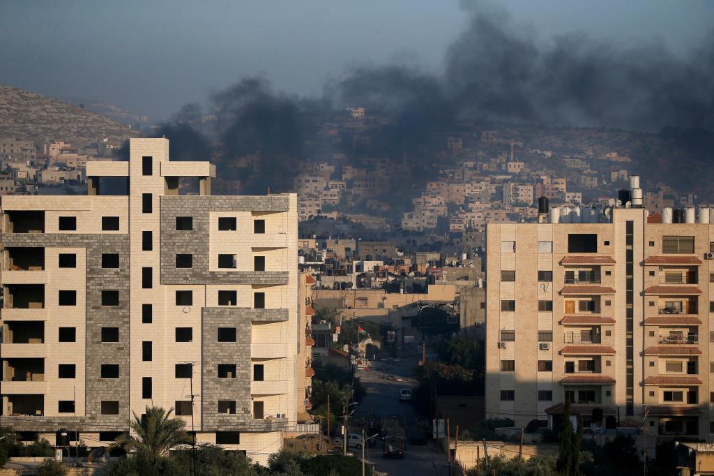 Israel lança maior ataque em 20 anos na Cisjordânia (EPA/ALAA BADARNEH)