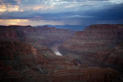 Salvaram Wyatt no Grand Canyon, que caiu de 30 metros para que outras pessoas tirassem uma foto - TVI