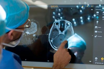 Inteligência artificial pode ajudar no tratamento de tumores cerebrais? Neurocirurgiões dizem que sim  - TVI