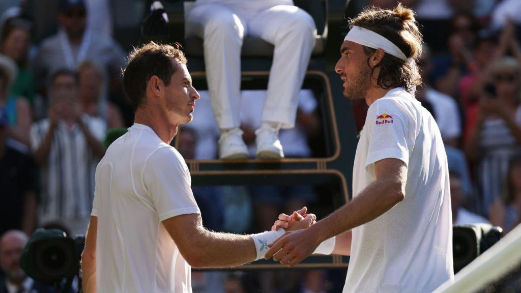 Stefanos Tsitsipas e Andy Murray em Wimbledon (NEIL HALL/EPA)
