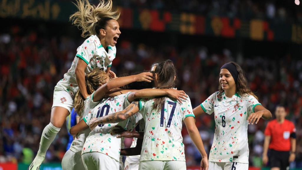 VÍDEO: quase quarenta mil a ver futebol feminino em Itália