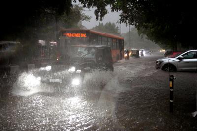 Chuvas intensas na Índia causam pelo menos cinco mortos - TVI