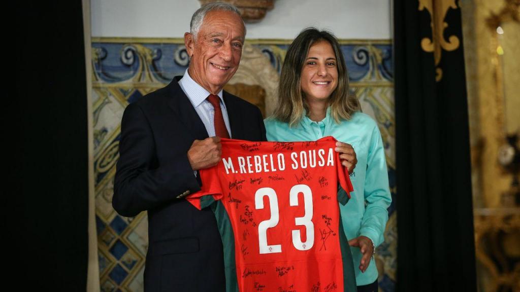 Marcelo Rebelo de Sousa recebeu a seleção feminina antes da partida para o Mundial (RODRIGO ANTUNES/LUSA)