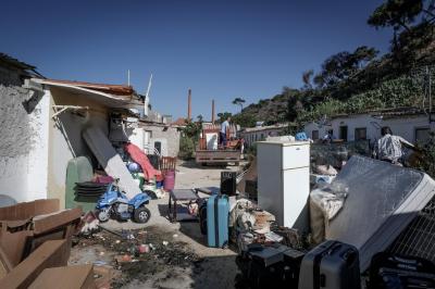 Câmara de Setúbal conclui realojamentos temporários do último bairro de barracas na cidade - TVI