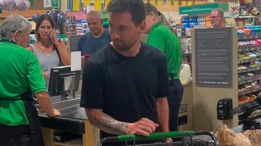 Lionel Messi num supermercado em Miami (rosariotres/twitter)