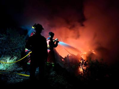 Incêndio na ilha espanhola de La Palma reativou-se durante a tarde e já obrigou à retirada de mais de 4.200 pessoas - TVI