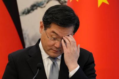 A China está a apagar todas as referências ao seu antigo ministro dos Negócios Estrangeiros. Mas ainda não disse porquê - TVI