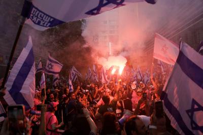 Milhares de israelitas voltam à rua para protestar contra reforma judicial - TVI