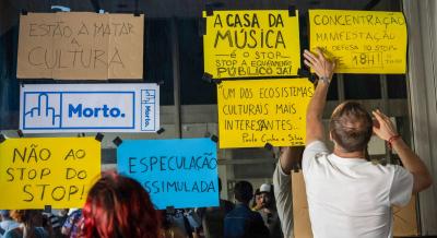 "Nem barulho nem silêncio: música!" Músicos manifestam-se esta tarde para demonstrar a importância do Stop - TVI
