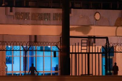 Nove mortos após avião civil se despenhar no aeroporto de Porto Sudão - TVI
