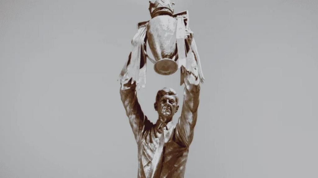 Estátua de Arsène Wenger (FOTO: Arsenal)