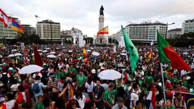 JMJ junta 200 mil jovens no Parque Eduardo VII e Manuel Clemente pede-lhes que larguem os telemóveis e enfrentem a realidade - TVI