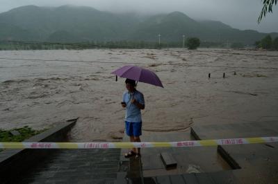Sobe para 80 número de mortos devido às chuvas torrenciais na China - TVI