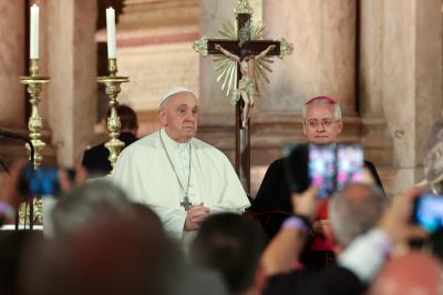 Escutou, emocionou-se e pediu perdão. O encontro do Papa com as vítimas de abusos contado por quem lá esteve - TVI