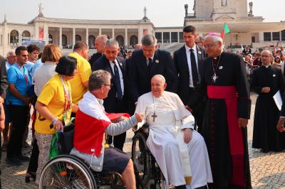 Papa Francisco recebeu a Chave da Cidade de Ourém - TVI