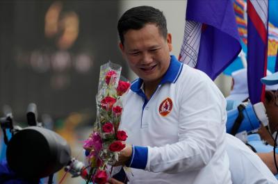 Camboja. Hun Manet substitui o pai como primeiro-ministro - TVI