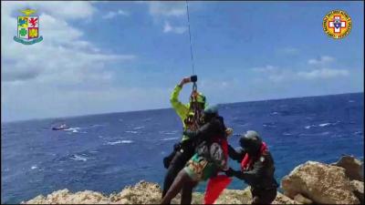 Novo naufrágio ao largo de Lampedusa: 41 mortos, quatro sobreviventes em estado de choque - TVI