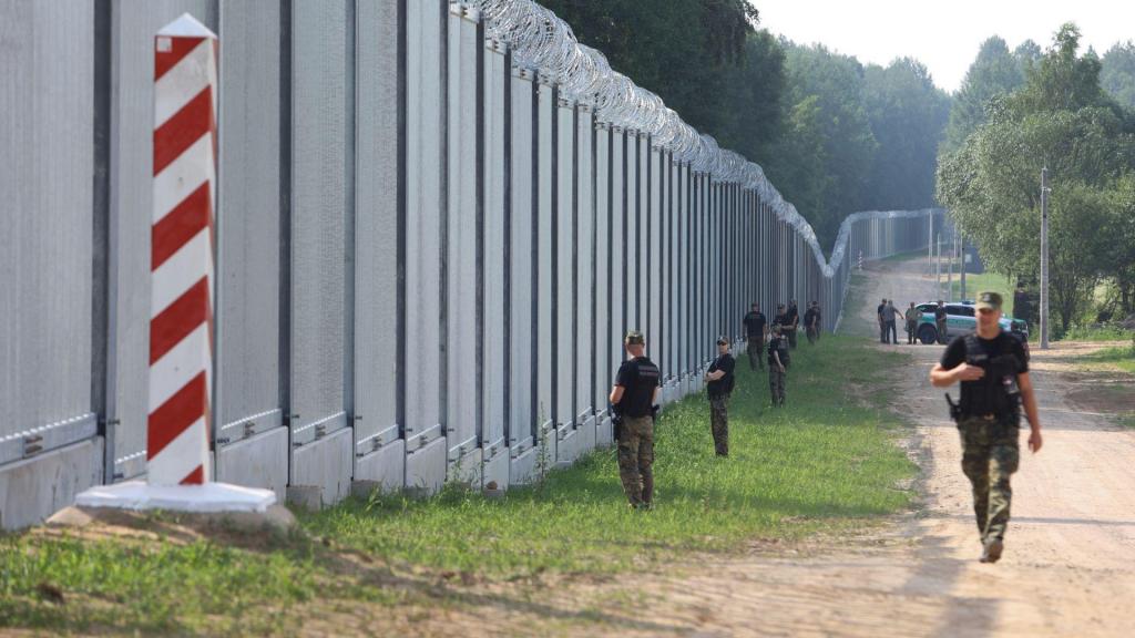 Fronteira entre a Polónia e a Bielorrússia (Michal Dyjuk/AP)