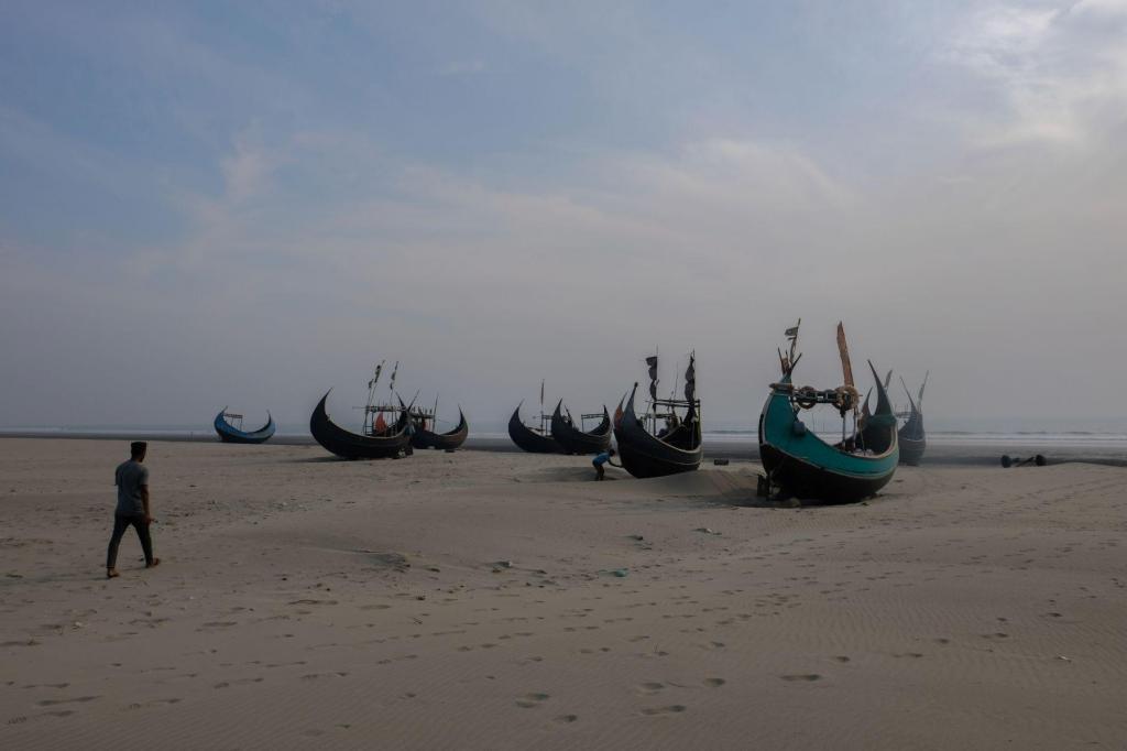 Rohingya die at sea(Mahmud Hossain Opu/AP)