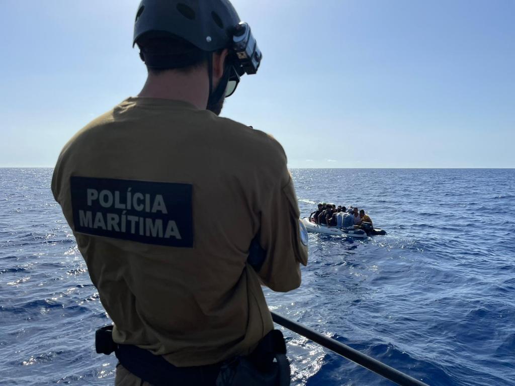 Polícia Marítima interceta embarcação com 11 migrantes no mar Mediterrâneo ao largo da ilha de Pantelleria