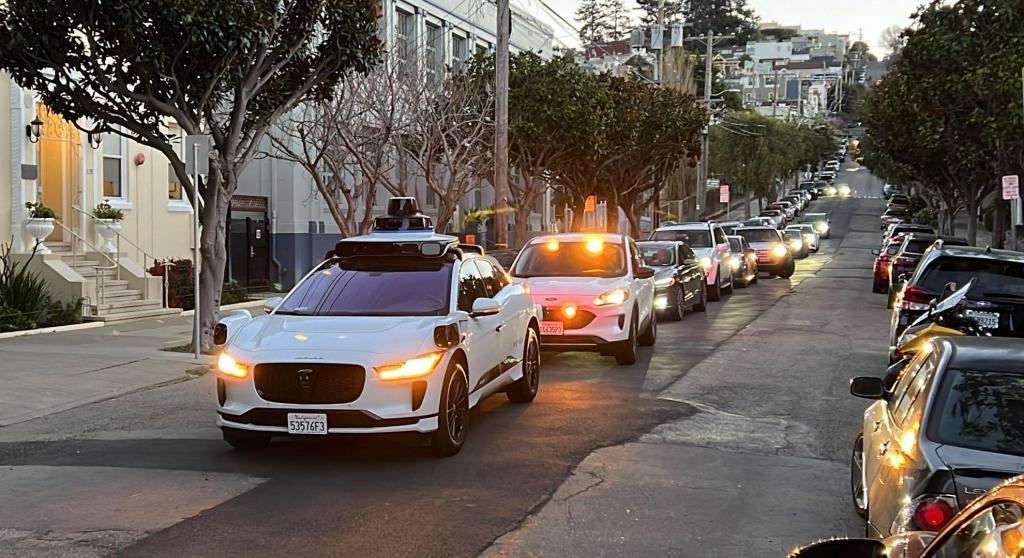 Taxis sem motorista em São Francisco, EUA (AP)