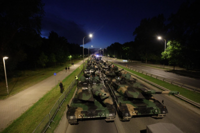 Centenas de militares e de carros de combate nas ruas de Varsóvia: por que motivo é preciso ter atenção ao 15 de agosto em vez de pensarmos exclusivamente nas tensões junto à fronteira NATO - TVI