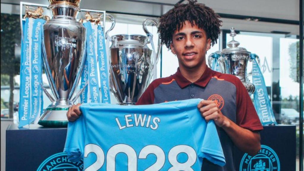 Rico Lewis renovou com o Manchester City até 2028