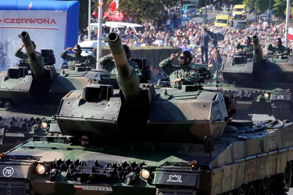Polónia exibe as suas armas na maior parada militar das últimas décadas (AP)