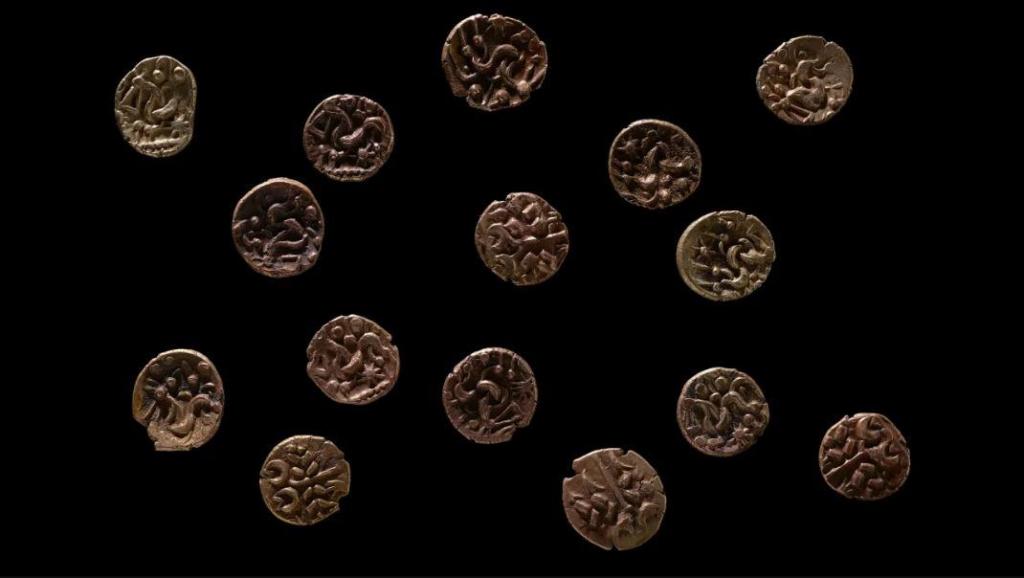 Moedas de ouro da Idade do Ferro. Cortesia Amgueddfa Cymru/Museum Wales
