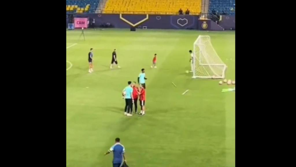 Ronaldo joga com os filhos (vídeo/twitter)