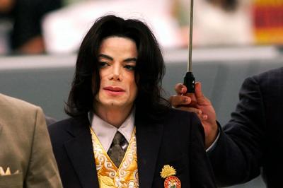 Tribunal reabre processos contra Michael Jackson por abuso sexual de menores - TVI