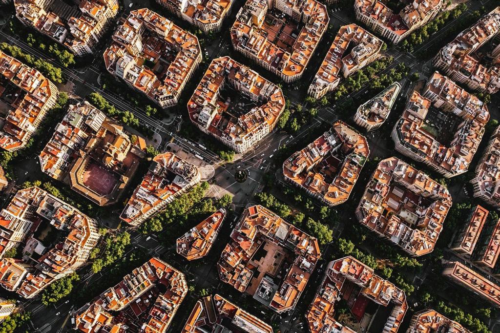 vista aérea de Barcelona, em Espanha, uma cidade que está a experimentar várias intervenções urbanas para reduzir o impacto do aumento das temperaturas. Manel Subirats_iStockphoto_Getty Images_iStockphoto