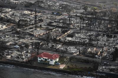 “Parece Photoshop”: esta casa com um telhado vermelho sobreviveu ao incêndio da ilha de Maui - TVI