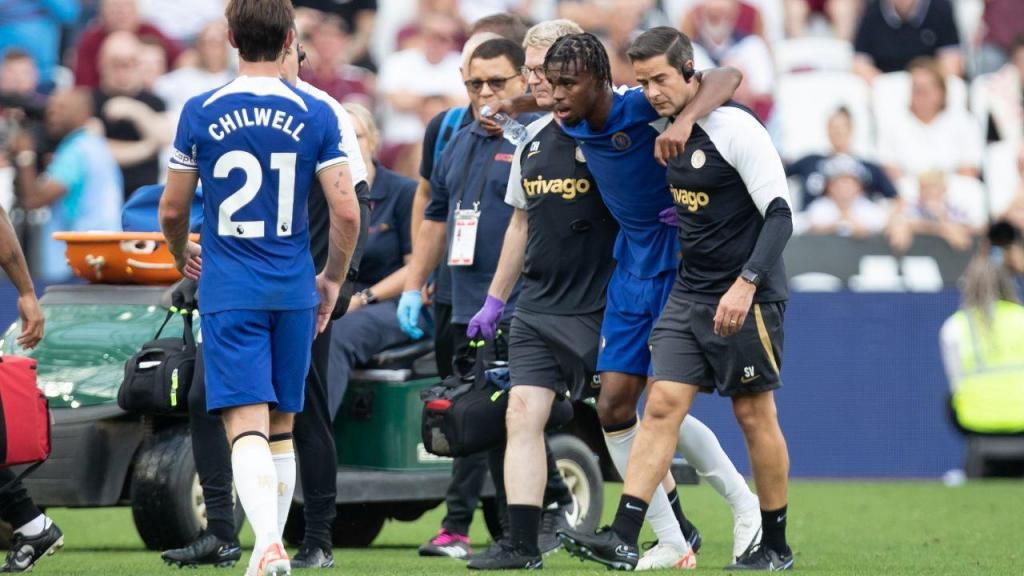 Chukwuemeka saiu lesionado do jogo com o West Ham (Photo by Federico Guerra Maranesi/MI News/NurPhoto via Getty Images)
