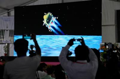 Índia torna-se o primeiro país a chegar ao polo sul da Lua - TVI