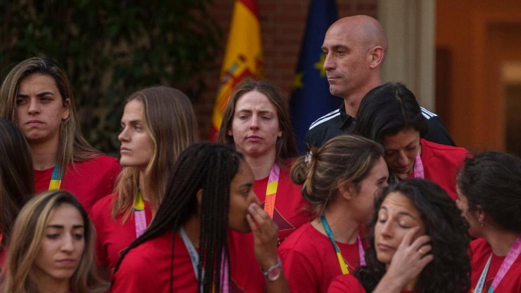Luis Rubiales nas celebrações do título mundial feminino de Espanha (AP/Manu Fernandez)
