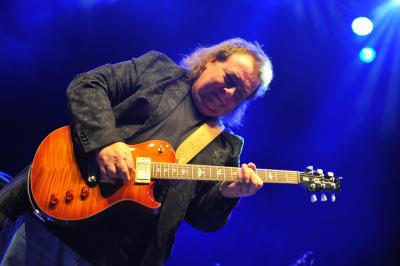 Morreu Bernie Marsden, guitarrista dos Whitesnake - TVI