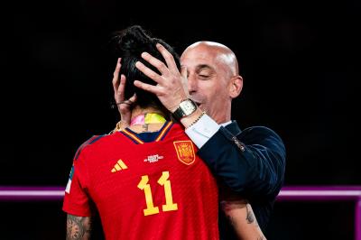 Queixas contra Luis Rubiales acumulam-se - e não apenas por causa do beijo forçado no Campeonato do Mundo de Futebol - TVI