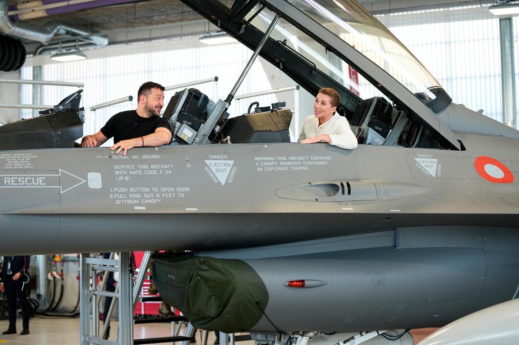 F-16 via AP (ver descrição na própria foto)
