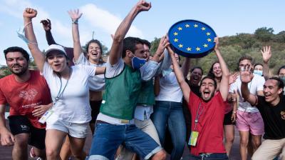 O que esperam os jovens do Summer CEmp? "É uma forma de aproximar o projeto europeu dos cidadãos, que às vezes pode ser abstrato e distante" - TVI