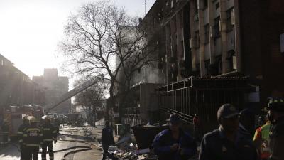 Pelo menos 74 mortos após incêndio em edifício de cinco andares em Joanesburgo - TVI